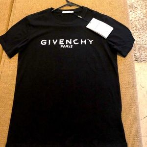 Givenchy T-Shirt size Small